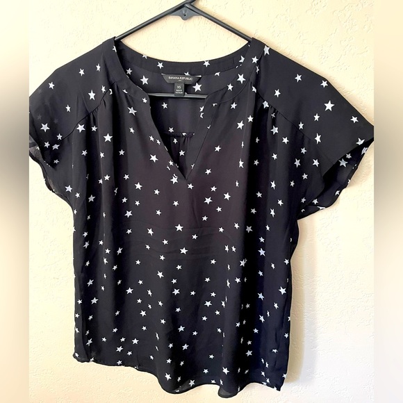 Banana Republic Tops - Size XS Banana Republic lightweight short-sleeved top, black w/white stars